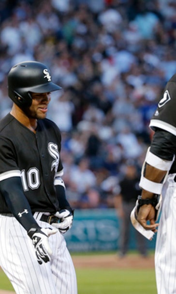 Moncada arrives with White Sox with Cuban mentor in Abreu